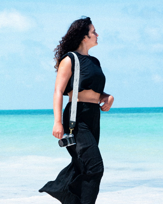 LOBO GRIS CÁMARA - chakchakart.com